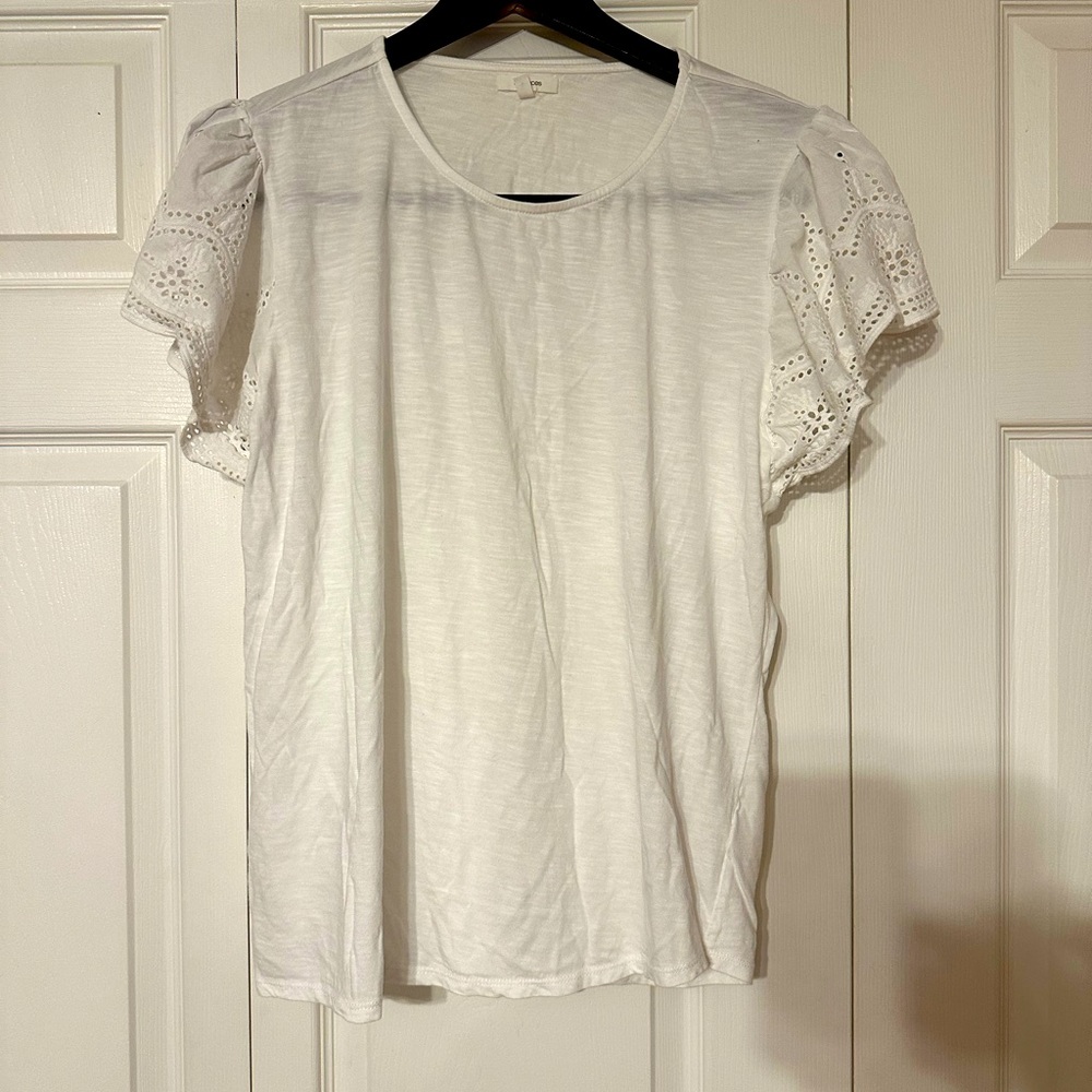 Maurice’s eyelet flutter sleeve top size xl